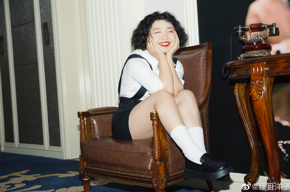 近日,辣目洋子获得文荣奖最佳青年女演员!