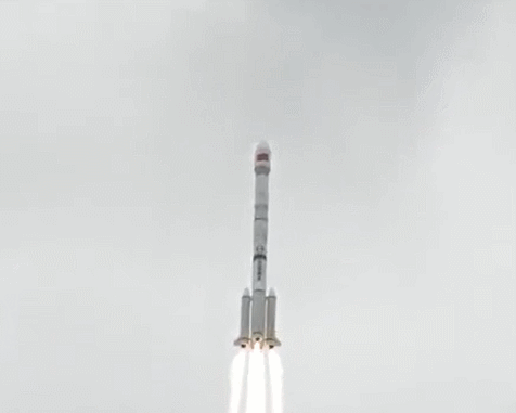 “金牌火箭”成功发射实践二十一号卫星休闲区蓝鸢梦想 - Www.slyday.coM