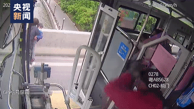 停车飞身救下跳桥母子，这位公交司机的经历被“曝光”了休闲区蓝鸢梦想 - Www.slyday.coM