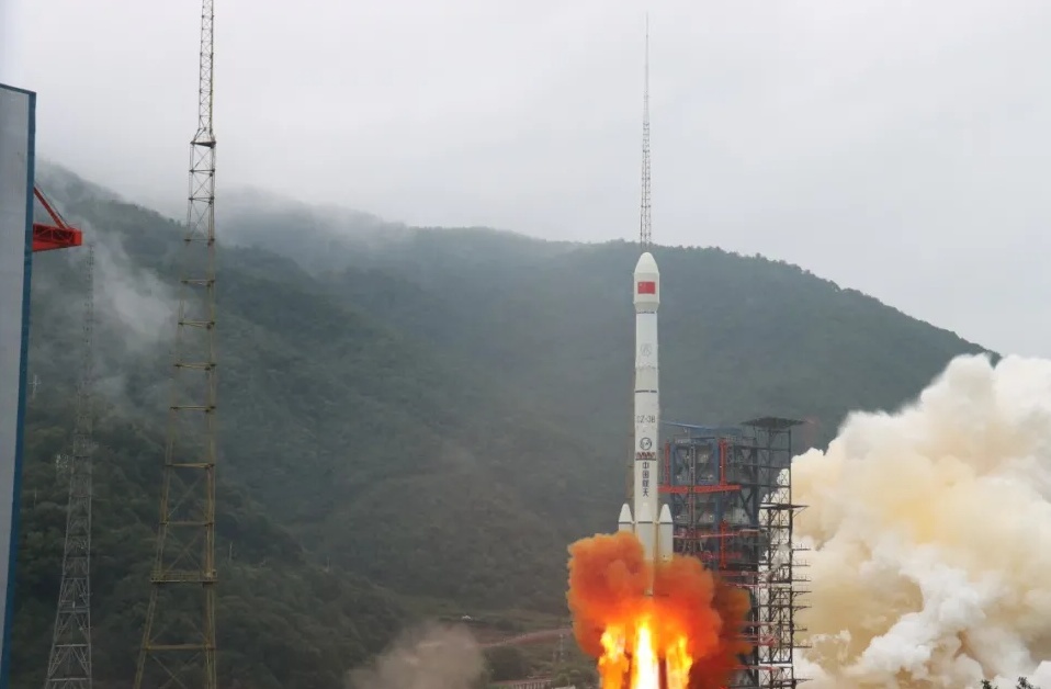 圆满成功！长三乙火箭发射实践二十一号卫星休闲区蓝鸢梦想 - Www.slyday.coM