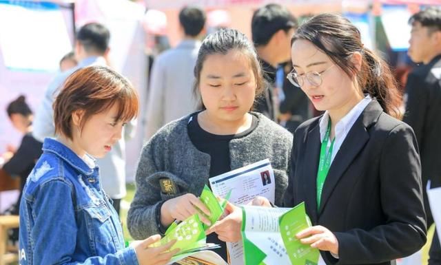 工厂出现“用工荒”,薪资近万也招聘不到人,大学生都哪去了?休闲区蓝鸢梦想 - Www.slyday.coM 工厂出现“用工荒”,薪资近万也招聘不到人,大学生都哪去了?休闲区蓝鸢梦想 - Www.slyday.coM