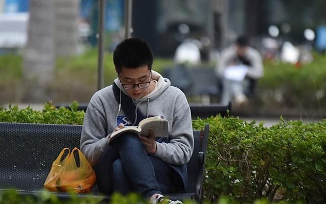 “佛系”大学生逐渐增多,既不当班委也不入社团,毕业后就吃亏了休闲区蓝鸢梦想 - Www.slyday.coM