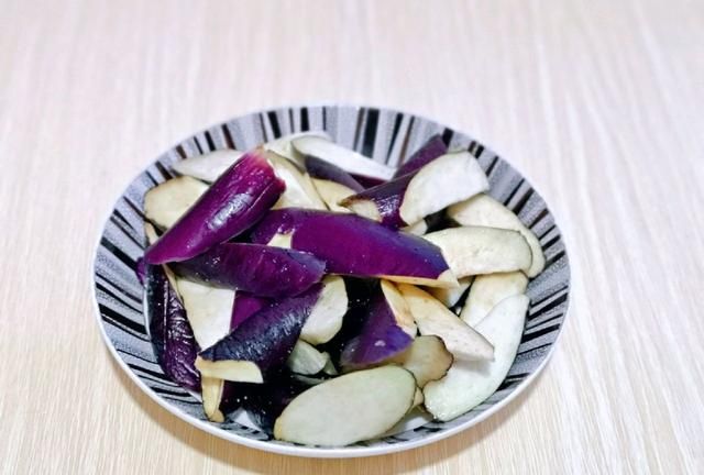 河北一高校再现嚣张查寝,“花臂男”态度豪横,看见黑衣男却跑了休闲区蓝鸢梦想 - Www.slyday.coM 河北一高校再现嚣张查寝,“花臂男”态度豪横,看见黑衣男却跑了休闲区蓝鸢梦想 - Www.slyday.coM