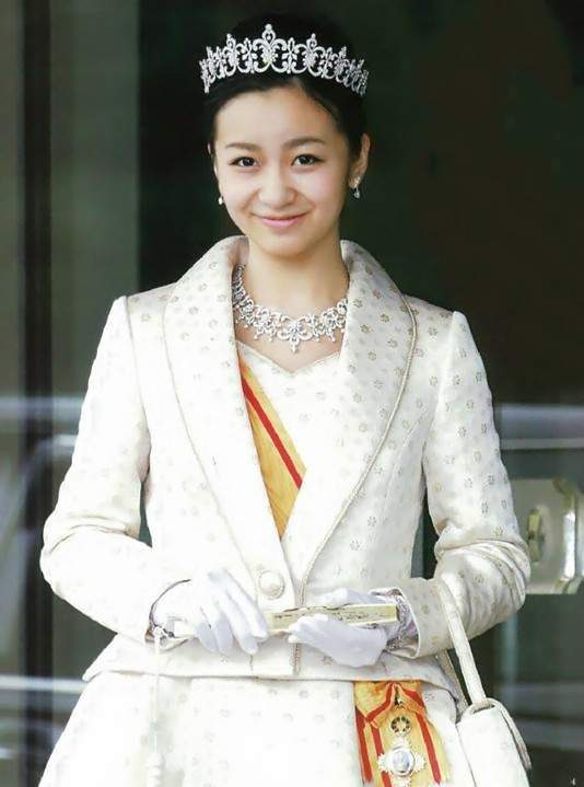 真子公主一意孤行下嫁凤凰男比起姐姐佳子公主才是人间清醒