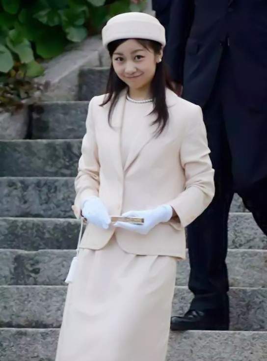 真子公主一意孤行下嫁凤凰男比起姐姐佳子公主才是人间清醒