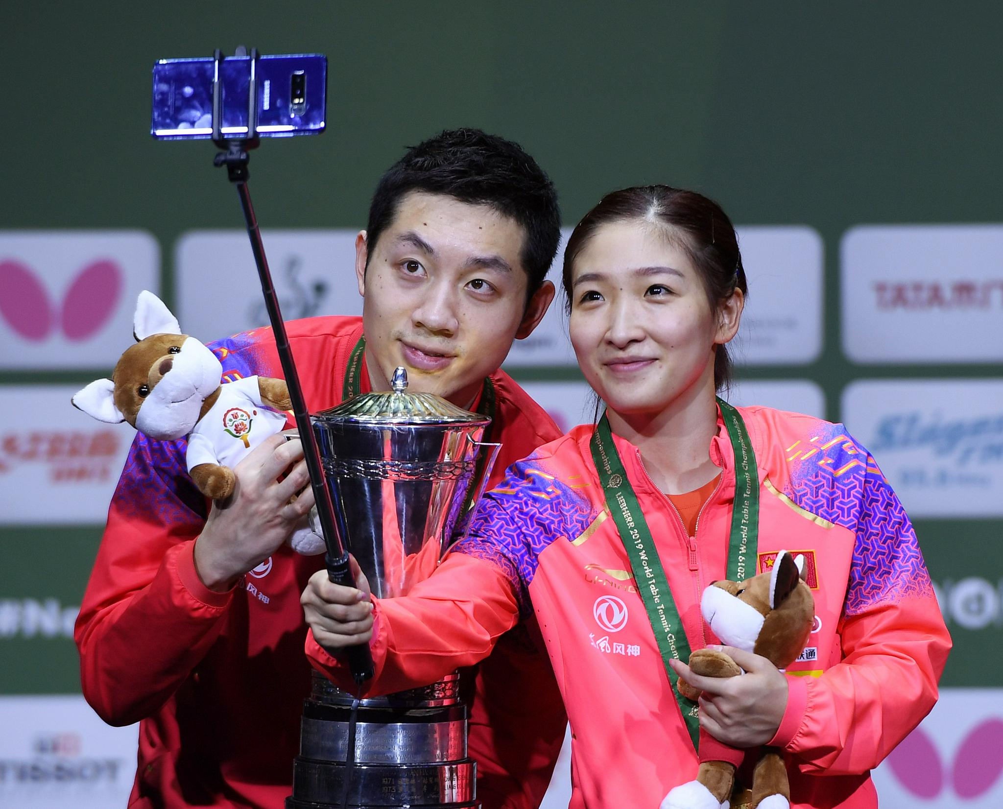 马龙许昕刘诗雯缺席世乒赛有征兆!承诺会回赛场,一人专心陪家人