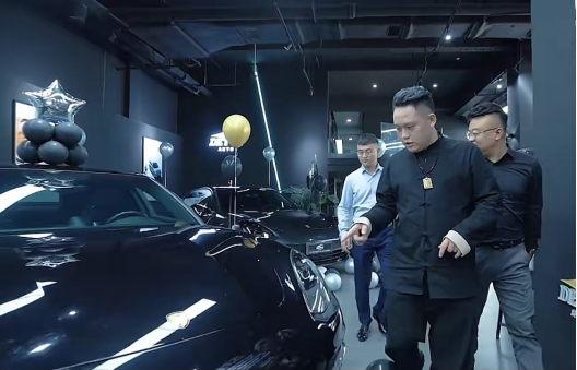 老煮门刘轩豪任性大手笔千万豪车嘉奖优秀合作商