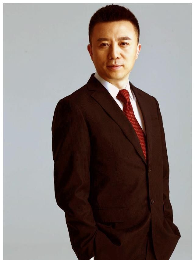 新闻联播主播潘涛45岁闯北京与小妻子的幸福背后有艰辛