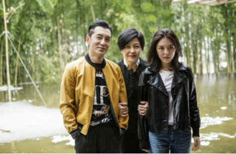 李咏逝世三周年,妻子哈文仅一个字悼念,女儿法图麦尚未发声休闲区蓝鸢梦想 - Www.slyday.coM 李咏逝世三周年,妻子哈文仅一个字悼念,女儿法图麦尚未发声休闲区蓝鸢梦想 - Www.slyday.coM