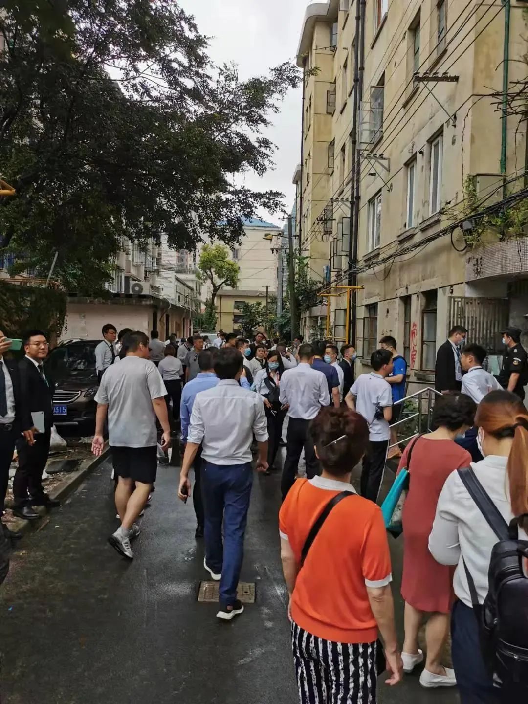 上海神秘房东抛售93套陆家嘴旁“老破小”，套现4.5亿元？真相查清楚了→休闲区蓝鸢梦想 - Www.slyday.coM