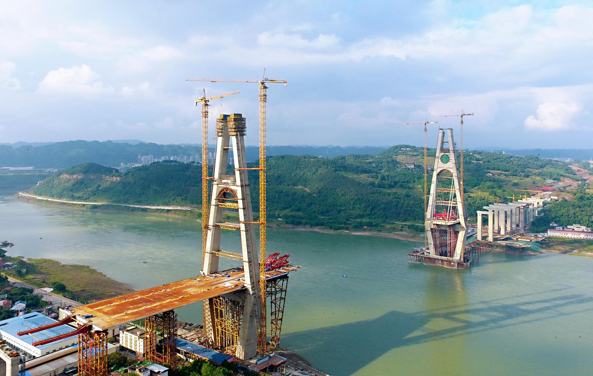 呼和浩特市首座斜拉桥主塔封顶-中国科技网