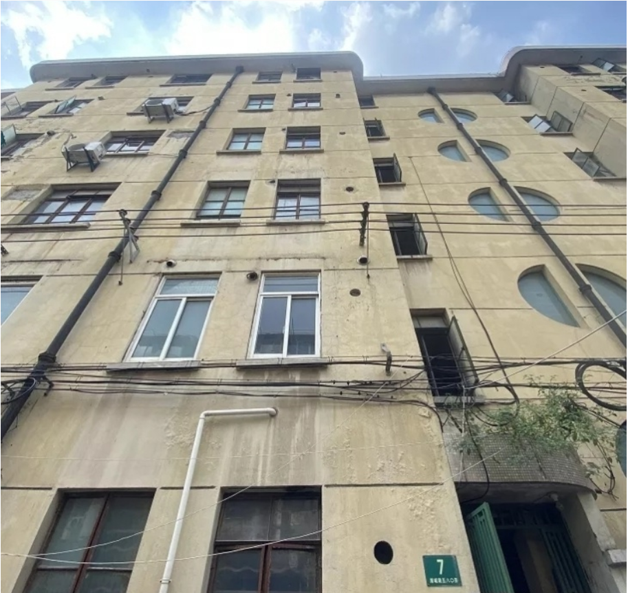 上海神秘房东抛售93套陆家嘴旁“老破小”，套现4.5亿元？真相查清楚了→休闲区蓝鸢梦想 - Www.slyday.coM