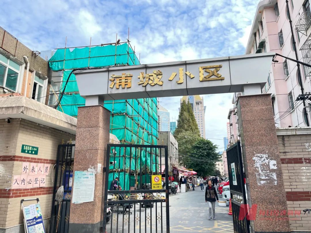 上海房叔抛售93套房产，套现4.5亿？售房是真的，共有110套，市民冒雨抢购，但房东另有其人休闲区蓝鸢梦想 - Www.slyday.coM