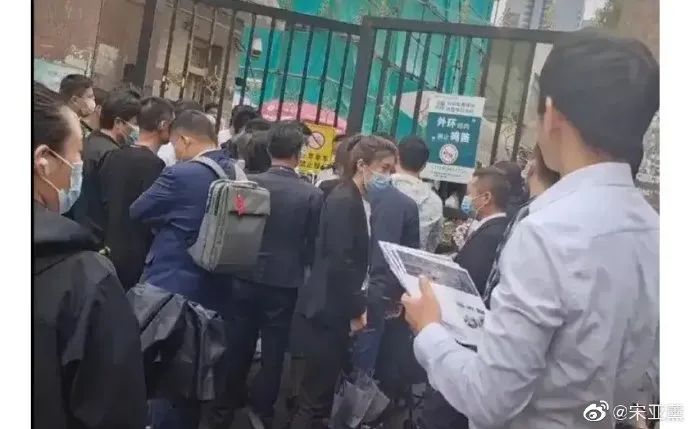 网传上海“神秘房东”抛售93套房，套现4.5亿？真相来了！休闲区蓝鸢梦想 - Www.slyday.coM