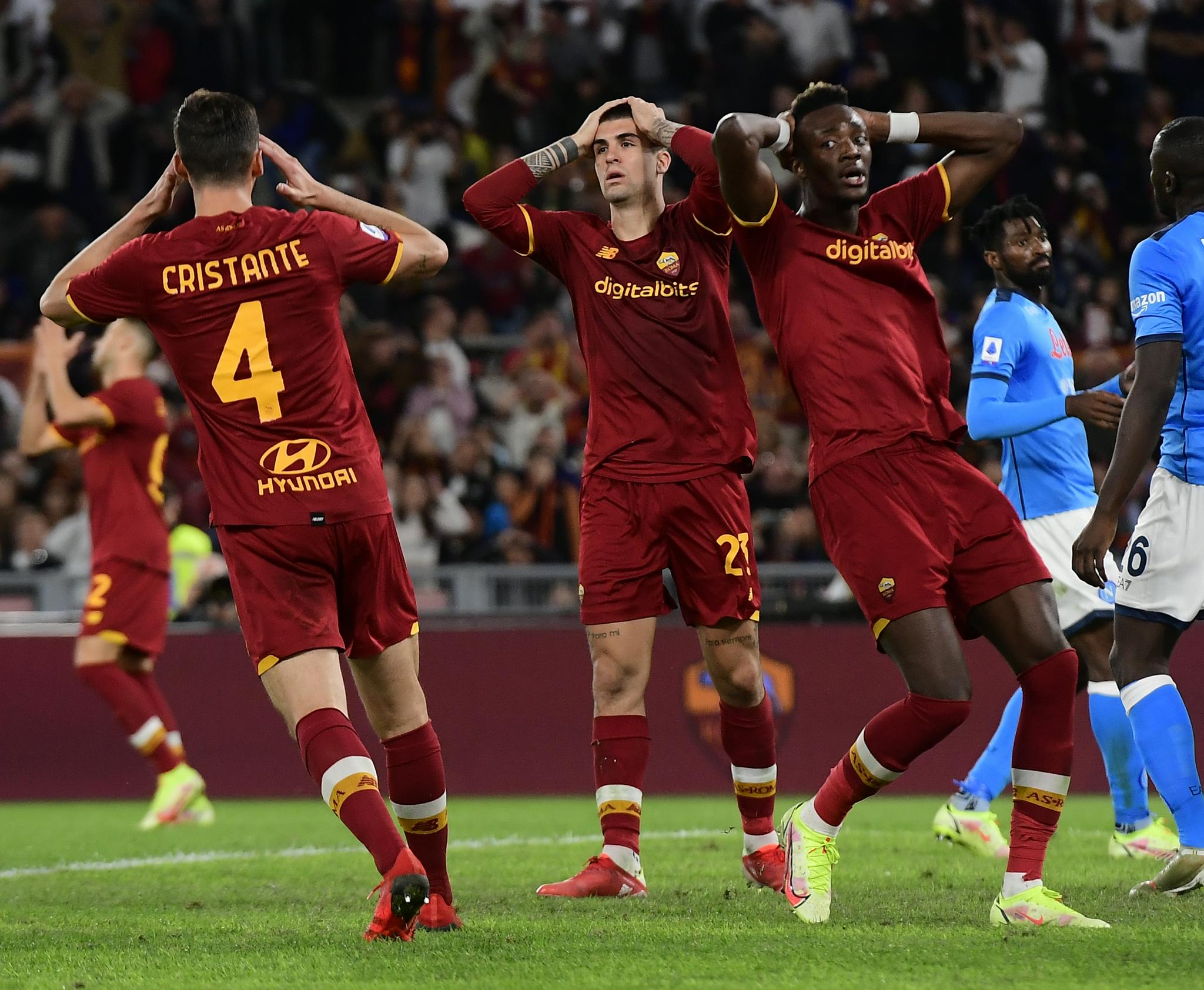 足球——意甲:罗马平那不勒斯