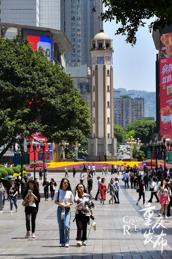 解放碑步行街.(资料图)邹乐 摄