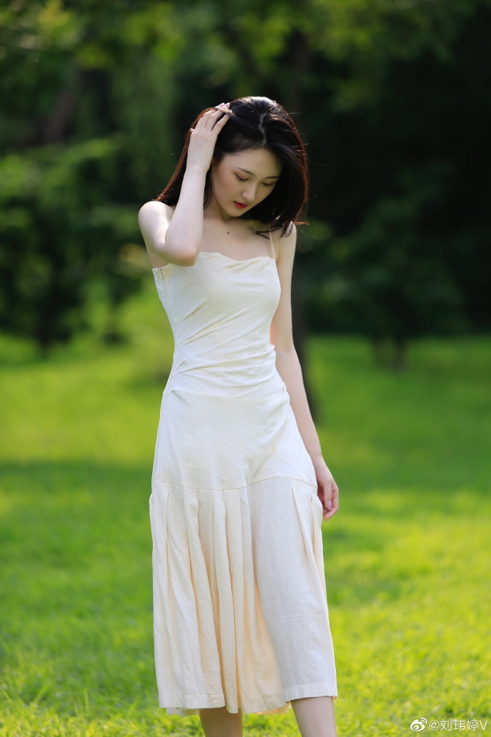 系花因生活照走红,s型身材一绝,锁骨能养鱼了|刘玮婷|生活照|中戏