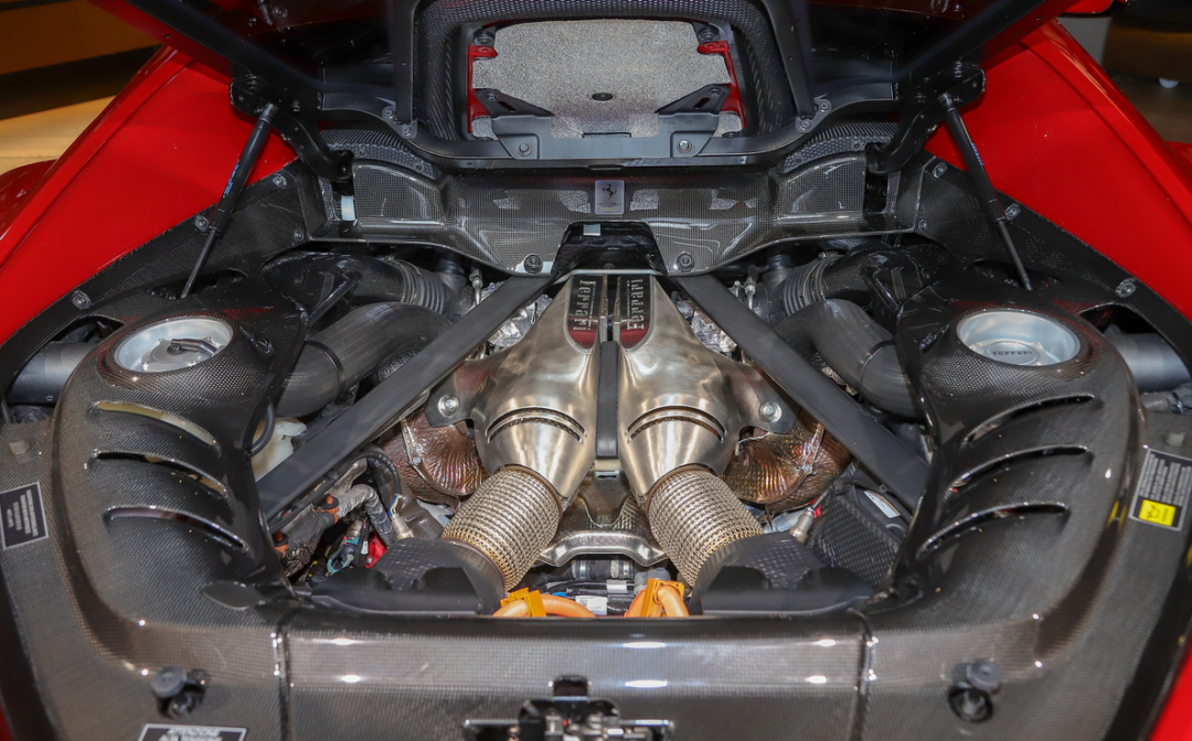 超跑也能内卷？法拉利296 GTB对比迈凯伦Artura