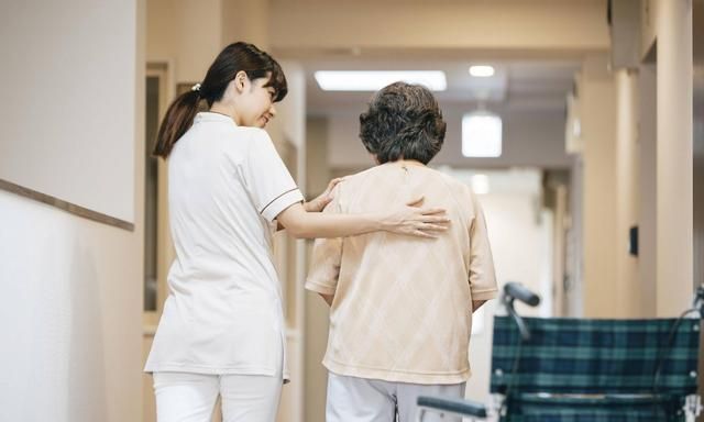 男子放下6家公司照顾瘫痪父亲12年,孝心可敬可赞,但非唯一选择休闲区蓝鸢梦想 - Www.slyday.coM