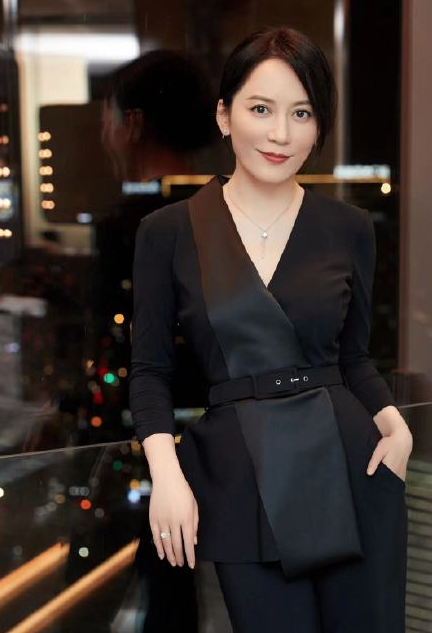 《第一炉香》被吐槽烂片?50岁俞飞鸿魅力不减,真正的大家闺秀休闲区蓝鸢梦想 - Www.slyday.coM 《第一炉香》被吐槽烂片?50岁俞飞鸿魅力不减,真正的大家闺秀休闲区蓝鸢梦想 - Www.slyday.coM