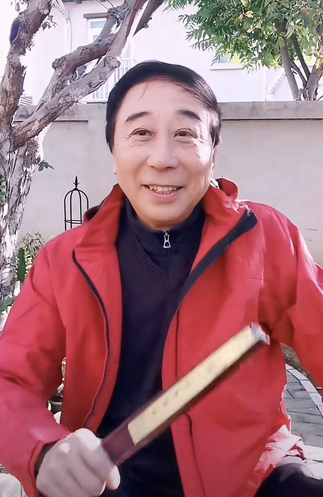 63岁冯巩晒近况,衣着朴素为环卫工送早餐,徒弟曹随风亲自扫大街|曹