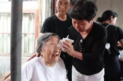 河北“化粪池藏尸”案：男子离奇失踪19年，竟在家中化粪池被发现休闲区蓝鸢梦想 - Www.slyday.coM