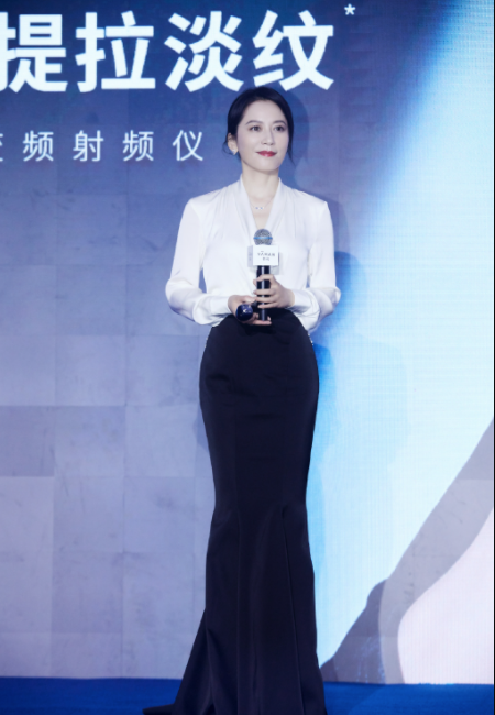 《第一炉香》被吐槽烂片?50岁俞飞鸿魅力不减,真正的大家闺秀休闲区蓝鸢梦想 - Www.slyday.coM 《第一炉香》被吐槽烂片?50岁俞飞鸿魅力不减,真正的大家闺秀休闲区蓝鸢梦想 - Www.slyday.coM