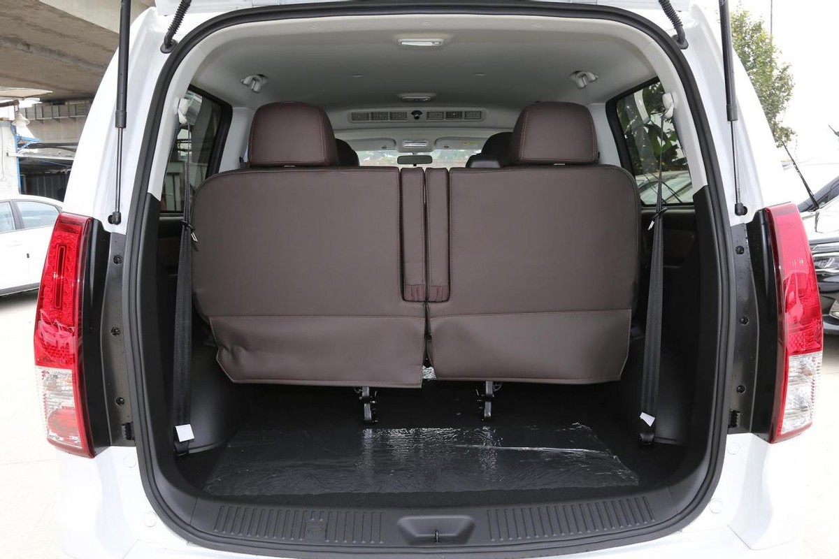 汽车看点 自媒体 正文后备厢层面,菱智plus的9座车型与征程9座车型