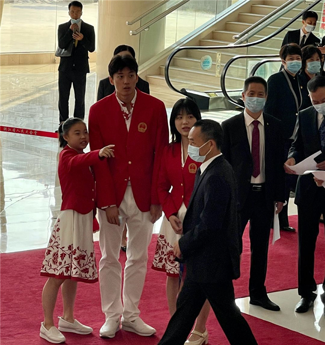 但客观来说,汪顺与杨倩郎才女貌,两人看上去很般配,身高也是最萌身高