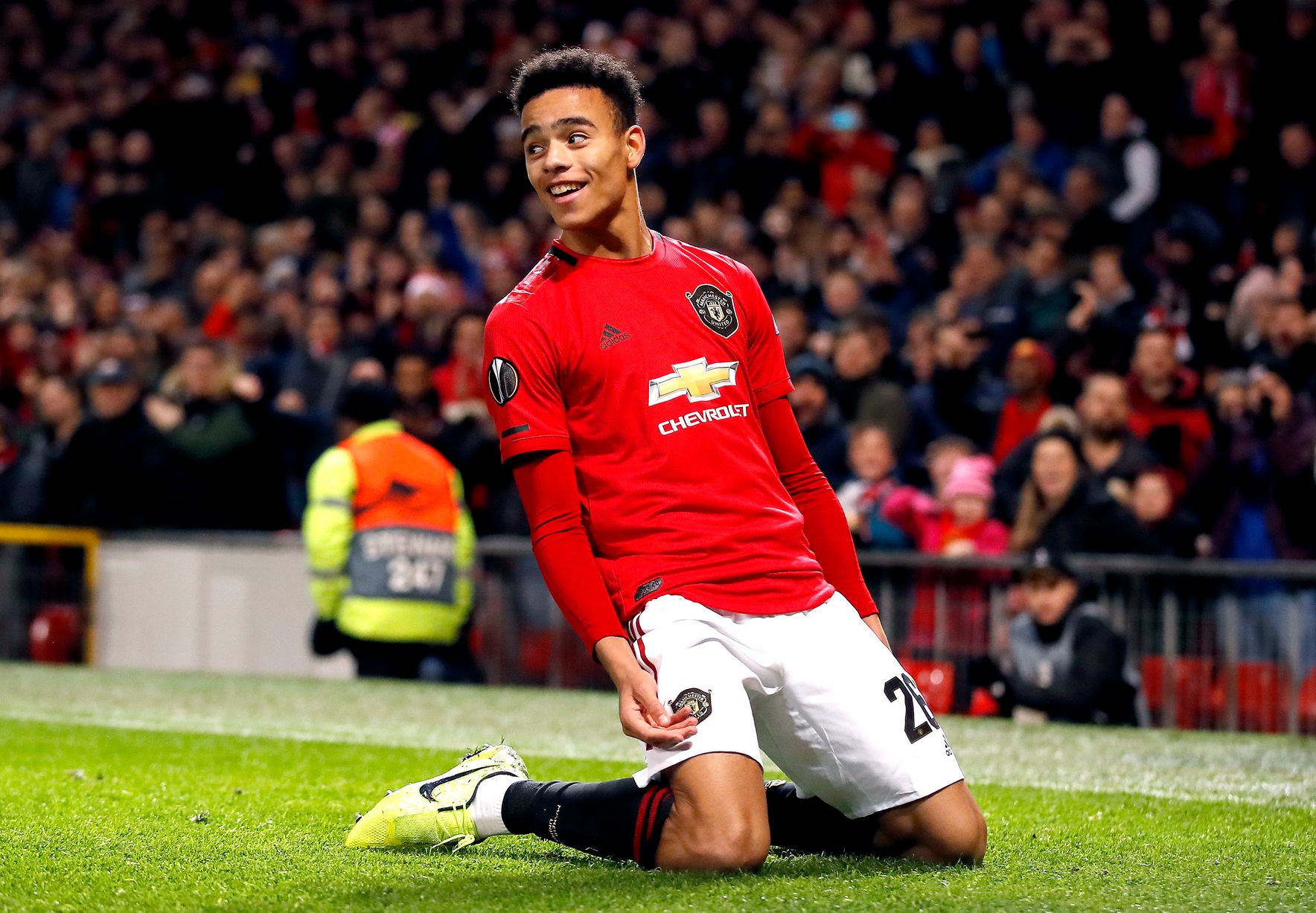 据了解,c罗对于格林伍德在射门位置上总是选择射门,而不是传球给自己