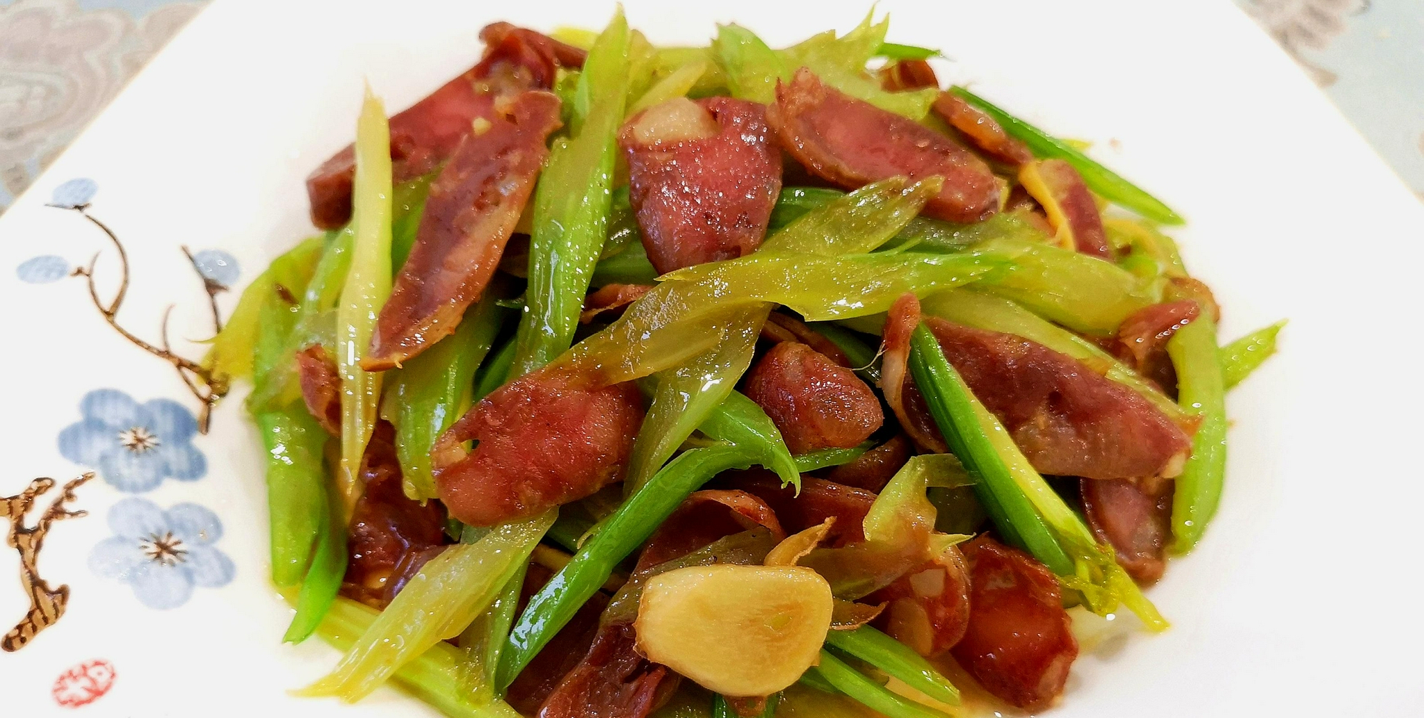 教你营养美味的大葱炒腊肠简单易做又解馋下饭全家人都喜欢