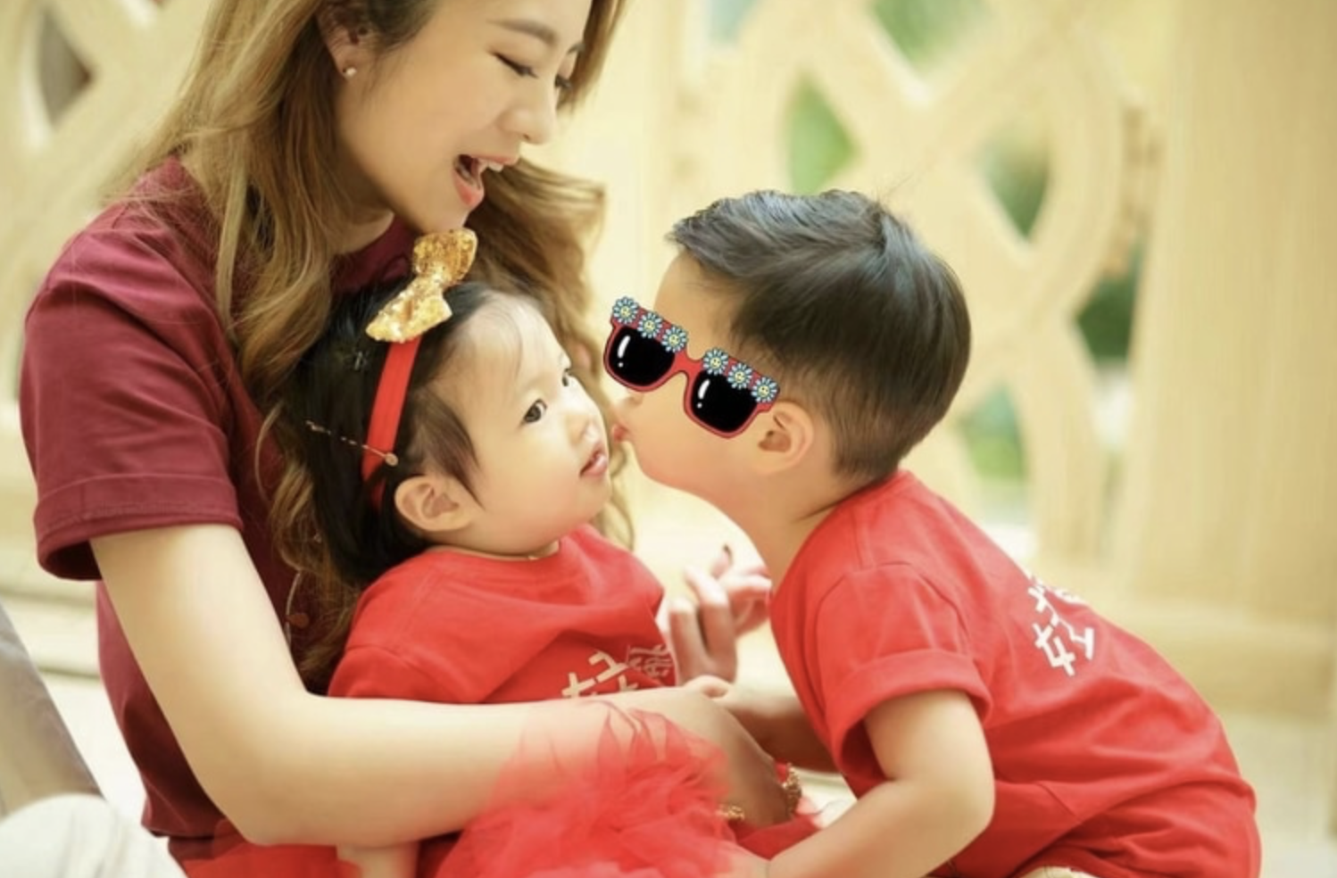 安以轩为一岁女儿庆生排场大丈夫送十克拉钻石三代同堂很温馨