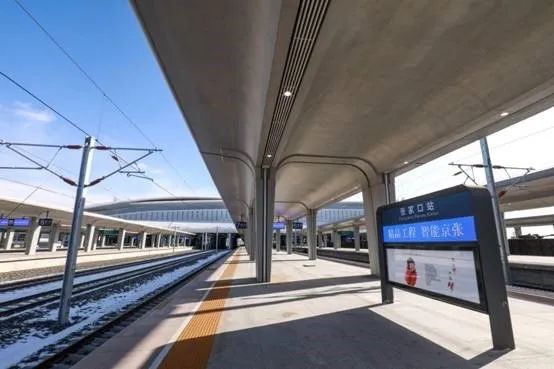 2公里,主要建设的长城岭特长隧道,长约3.