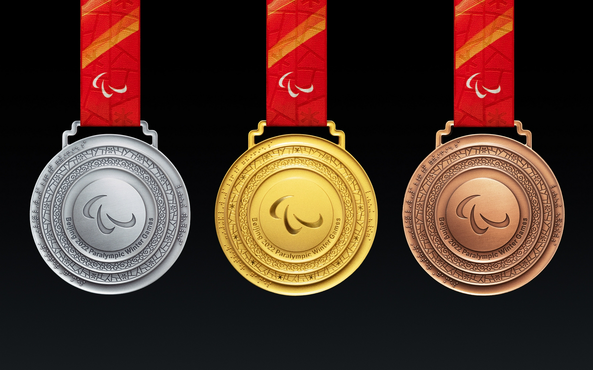 冬残奥会金银铜奖牌（正面）。北京冬奥组委供图