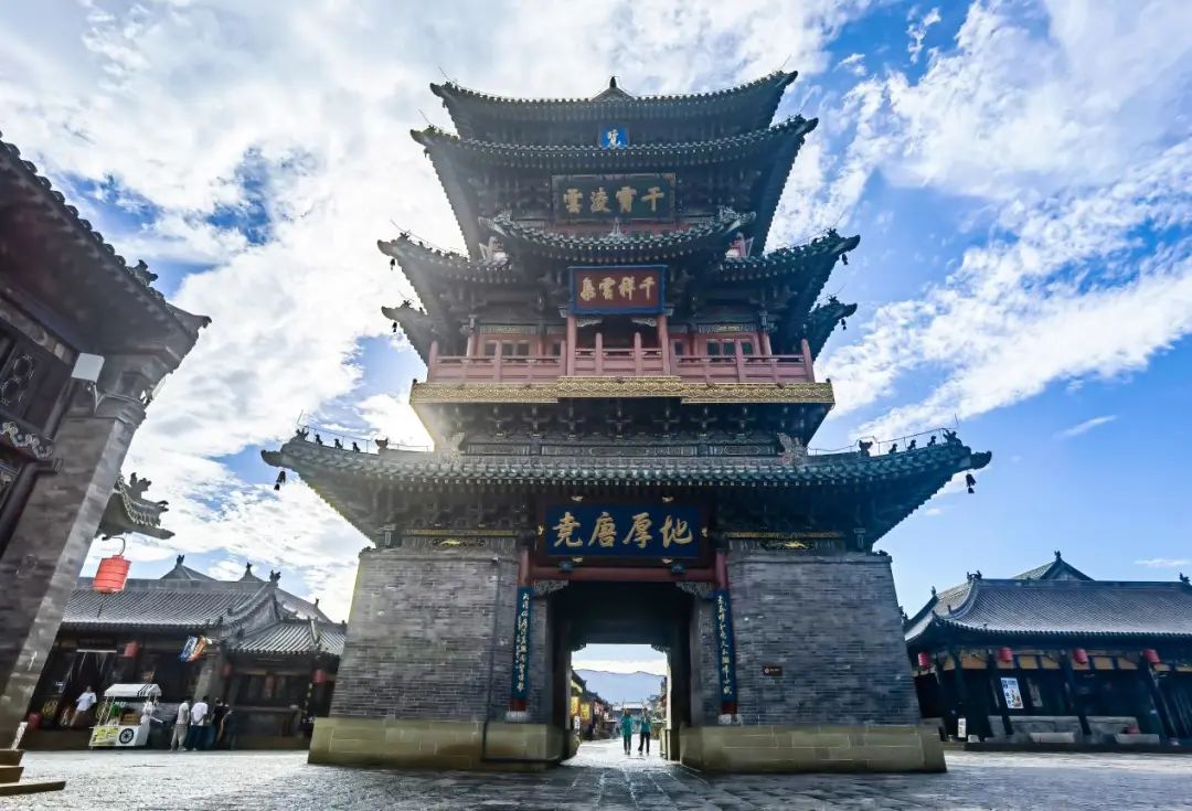 有凤来仪太原古县城市楼活了竟引来了金凤凰