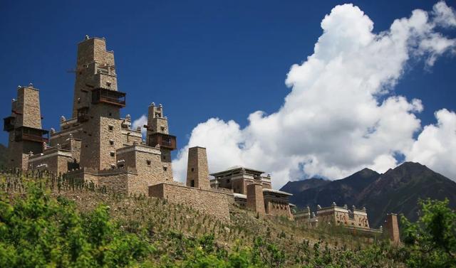 赏彩林！摘秋果！成都出发3小时，去川西小九寨吃喝玩乐耍2天休闲区蓝鸢梦想 - Www.slyday.coM