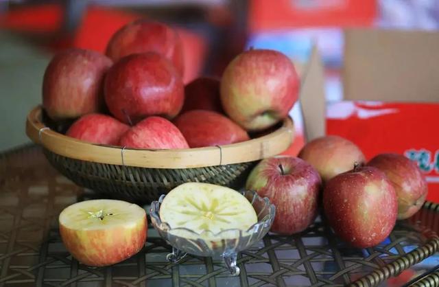 赏彩林！摘秋果！成都出发3小时，去川西小九寨吃喝玩乐耍2天休闲区蓝鸢梦想 - Www.slyday.coM