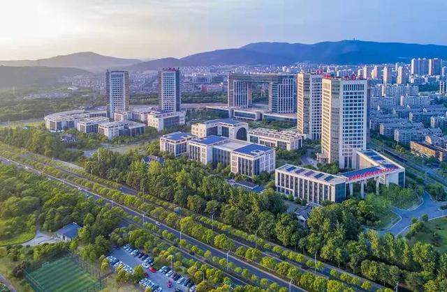 无锡gdp人均收入_南京仅排第三,南通突破10万元!江苏13市三季度人均GDP出炉