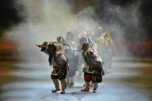 赏彩林！摘秋果！成都出发3小时，去川西小九寨吃喝玩乐耍2天休闲区蓝鸢梦想 - Www.slyday.coM