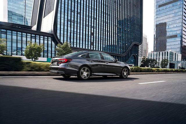 依旧是合资b级车标杆 试驾2022款全新雅阁