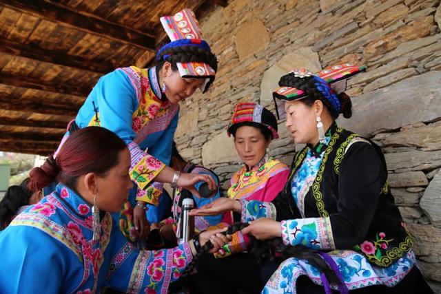 赏彩林！摘秋果！成都出发3小时，去川西小九寨吃喝玩乐耍2天休闲区蓝鸢梦想 - Www.slyday.coM