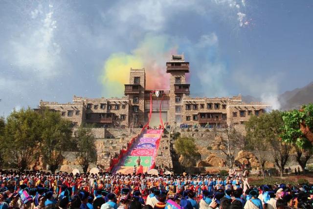 赏彩林！摘秋果！成都出发3小时，去川西小九寨吃喝玩乐耍2天休闲区蓝鸢梦想 - Www.slyday.coM