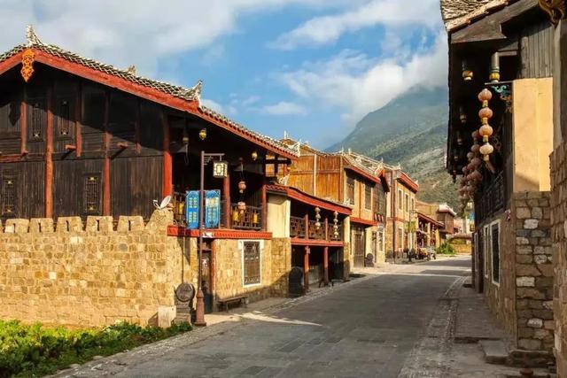 赏彩林！摘秋果！成都出发3小时，去川西小九寨吃喝玩乐耍2天休闲区蓝鸢梦想 - Www.slyday.coM