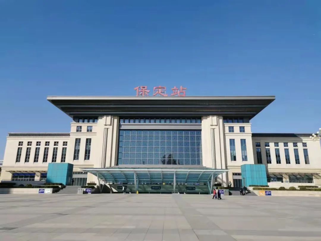 因疫情防控需要河北保定火车站东广场进出站通道关闭