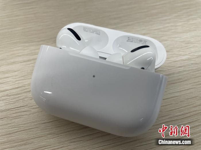 资料图：市面上的蓝牙耳机。(图文无关)中新网记者 吴涛 摄