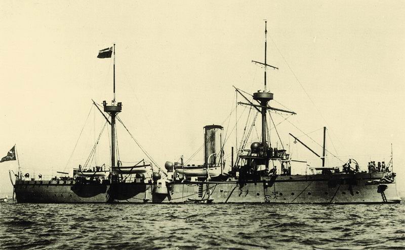 琅威理在"靖远"后桅上升挂提督旗