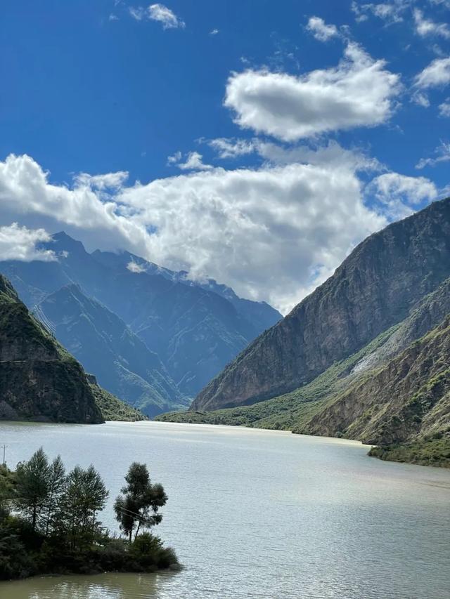 赏彩林！摘秋果！成都出发3小时，去川西小九寨吃喝玩乐耍2天休闲区蓝鸢梦想 - Www.slyday.coM