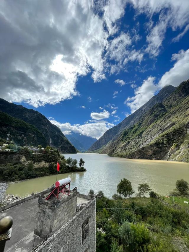 赏彩林！摘秋果！成都出发3小时，去川西小九寨吃喝玩乐耍2天休闲区蓝鸢梦想 - Www.slyday.coM