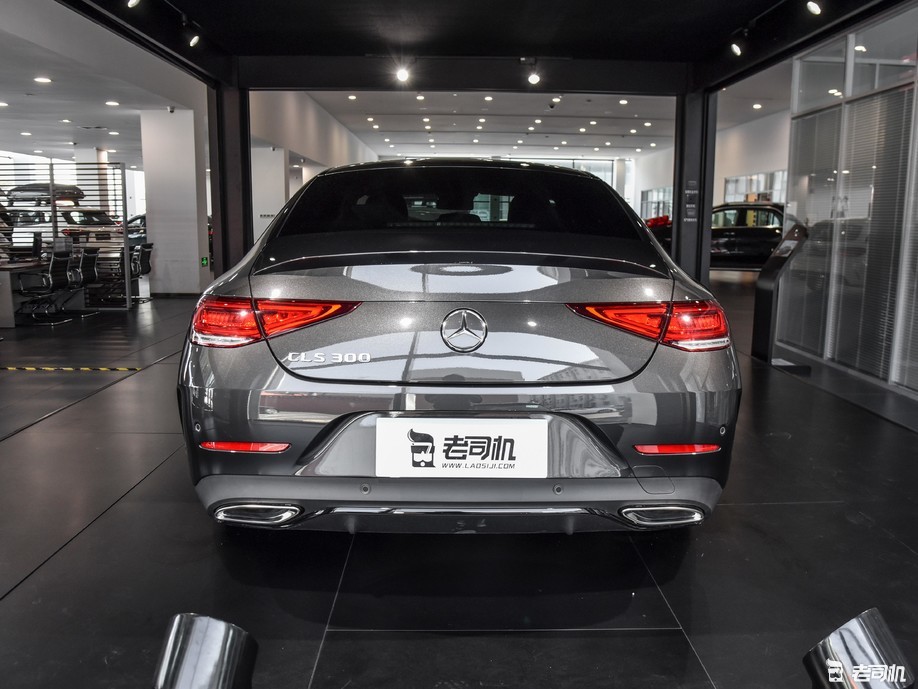 奔驰cls 2021款 cls 300 动感型的尺寸为4988/1890/1424mm,轴距是29