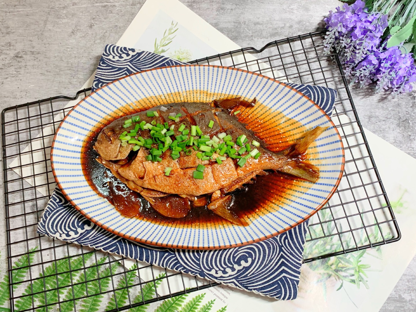 金鳊鱼又叫武昌鱼,具有开胃健脾,补虚养血,提高免疫的功效,鳊鱼肉鲜美